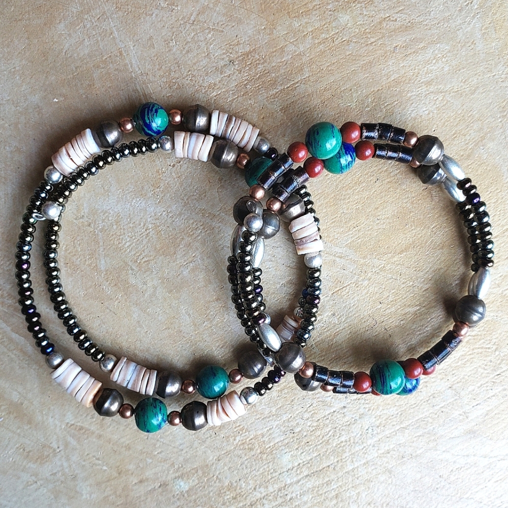 Set Of 2 Bracelets  Azurmalachite, Jasper, Heishi And Black Coral On Memory Wire